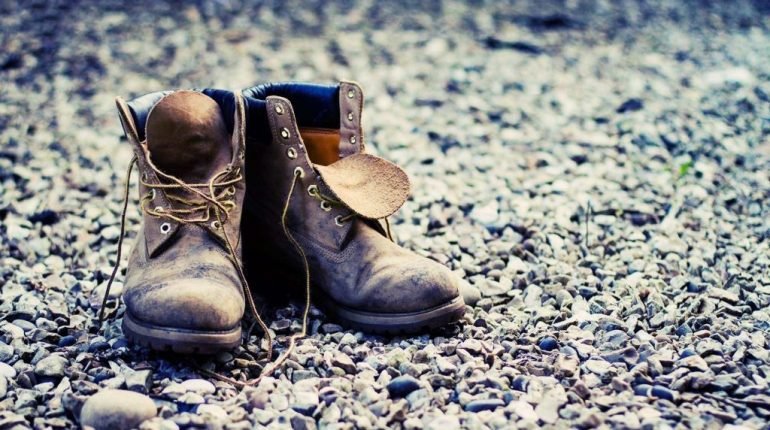 Um Par de Sapatos Velhos – Lições de Fé